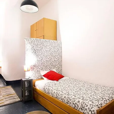 Renewed In Alfama Apartment